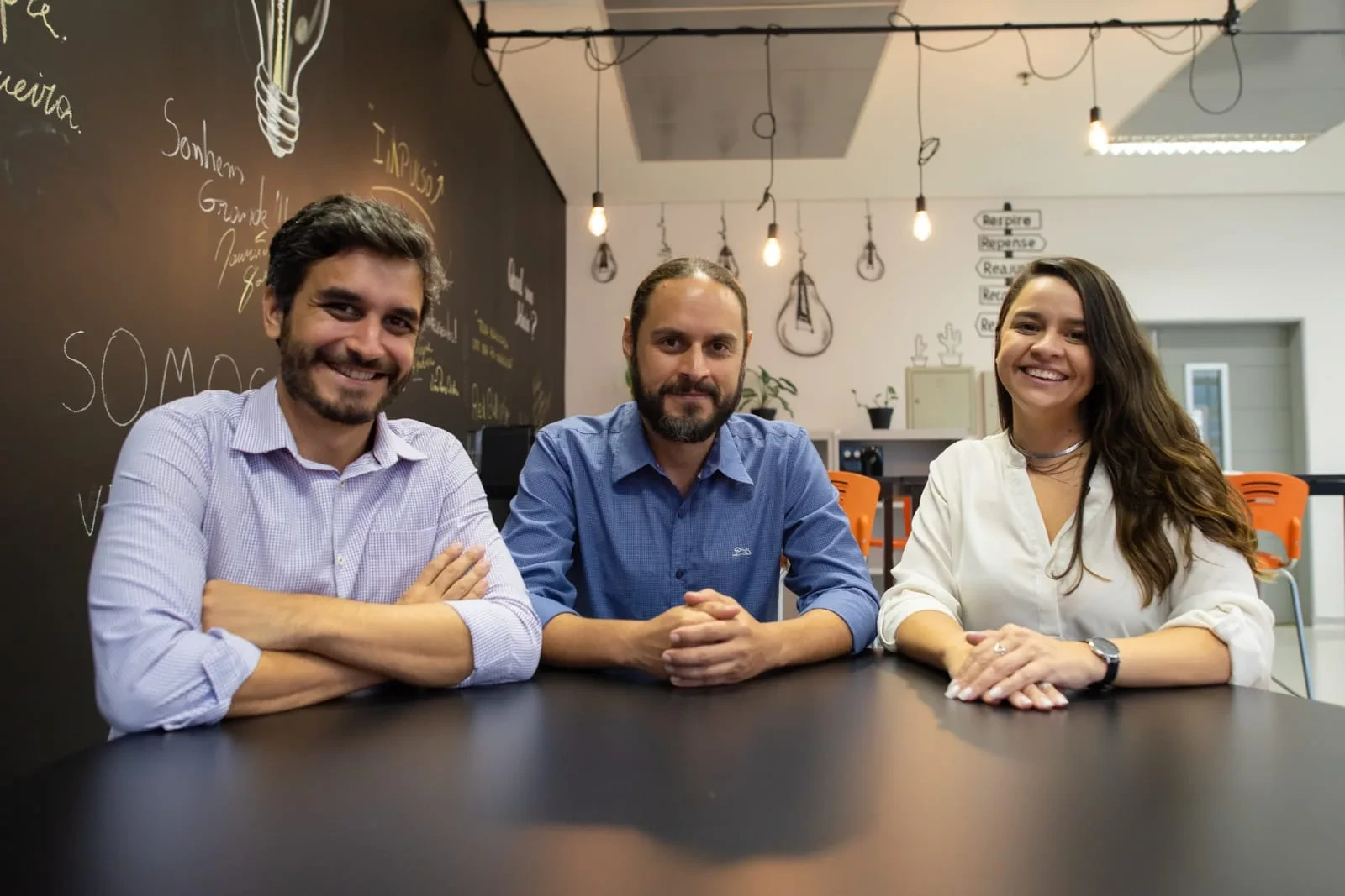 Foto dos cofundadores da Decoy, Lucas von Zuben e Túlio Nunes, e a chefe de produção, Tatiana Magalhães - Startups