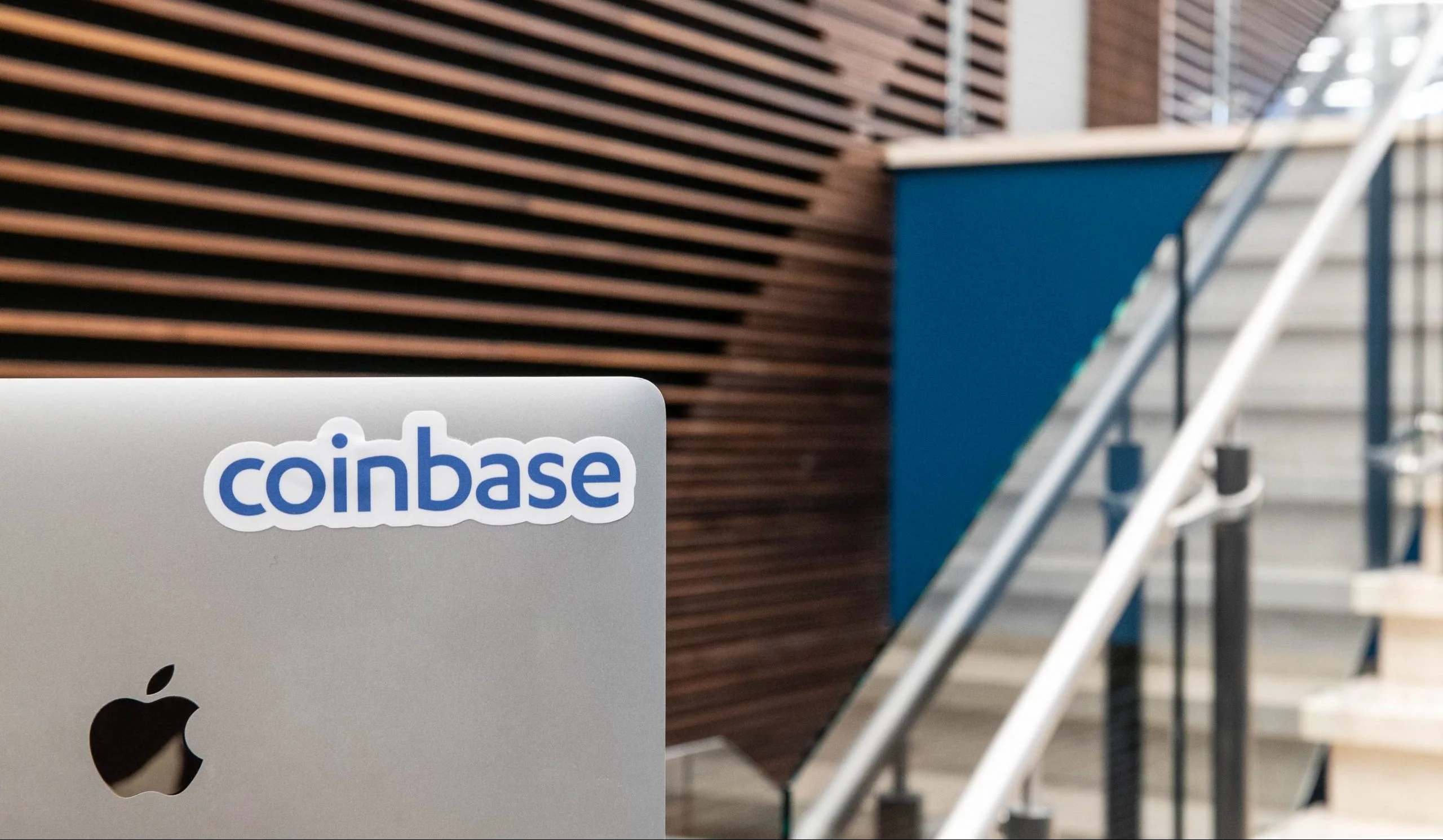 Quem ganhou (muito) dinheiro com o IPO da Coinbase