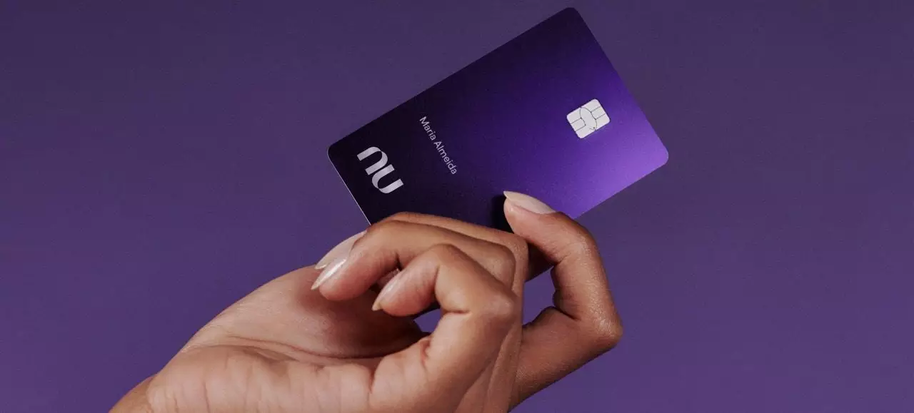 Nubank lança cartão Mastercard Black... digo, ultravioleta