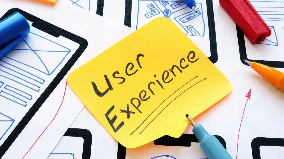 Post-it amarelo escrito “user experience”. UXMP | Startups