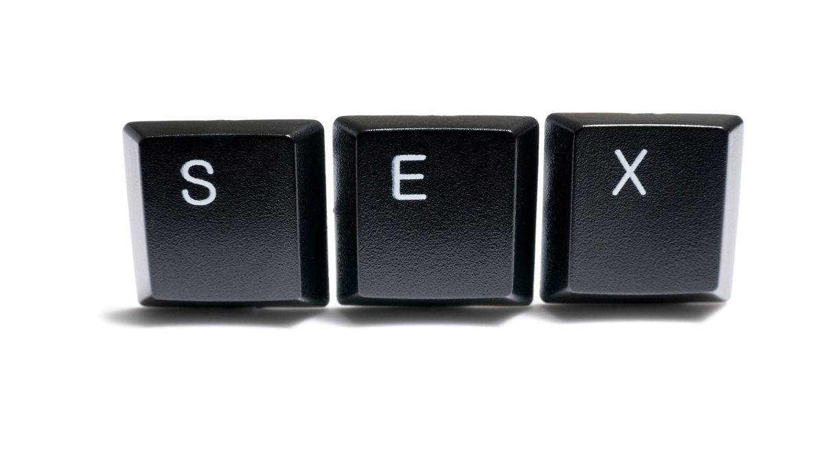 Três teclas de computador juntas formando a palavra SEX - Startups