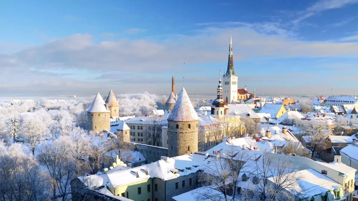 Casas sob a neve em Tallinn na Estônia - Startups