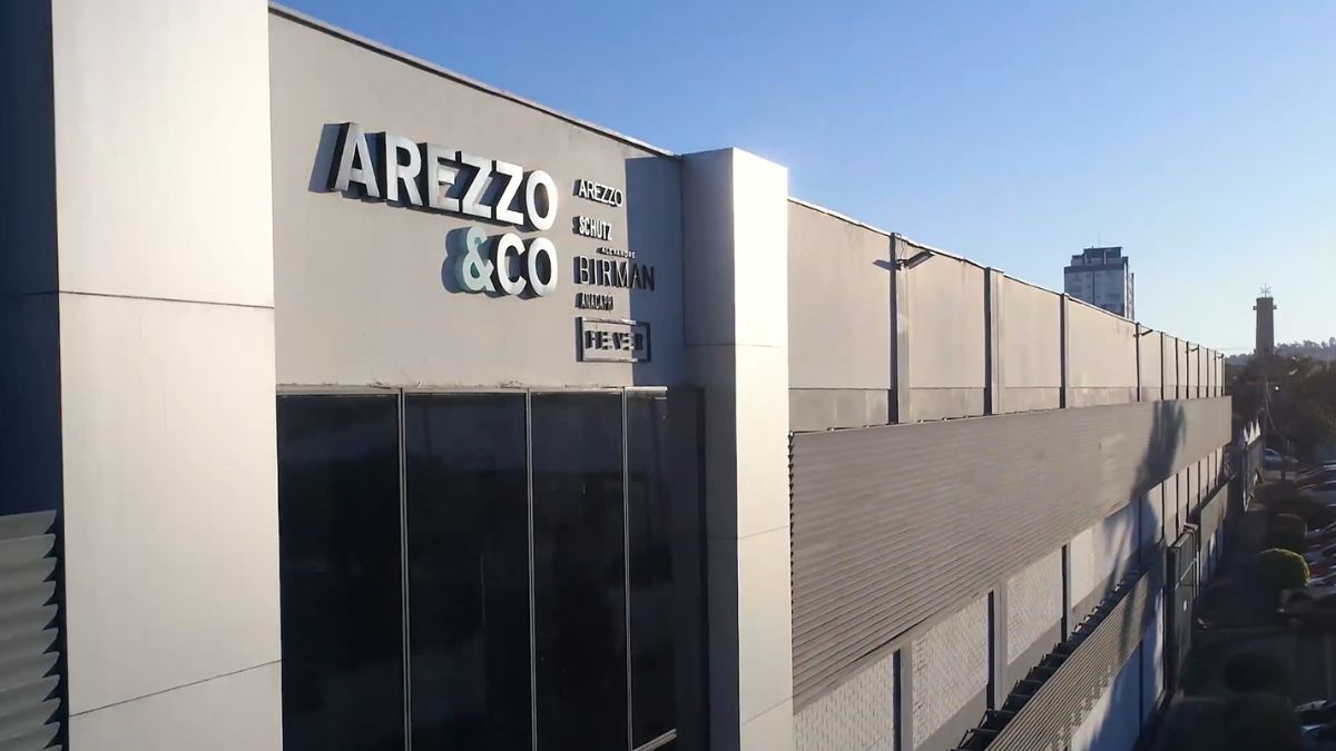 Arezzo Co lan a 2 turma de acelera o e foca agora no nacional