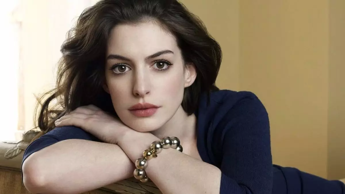 Anne Hathaway