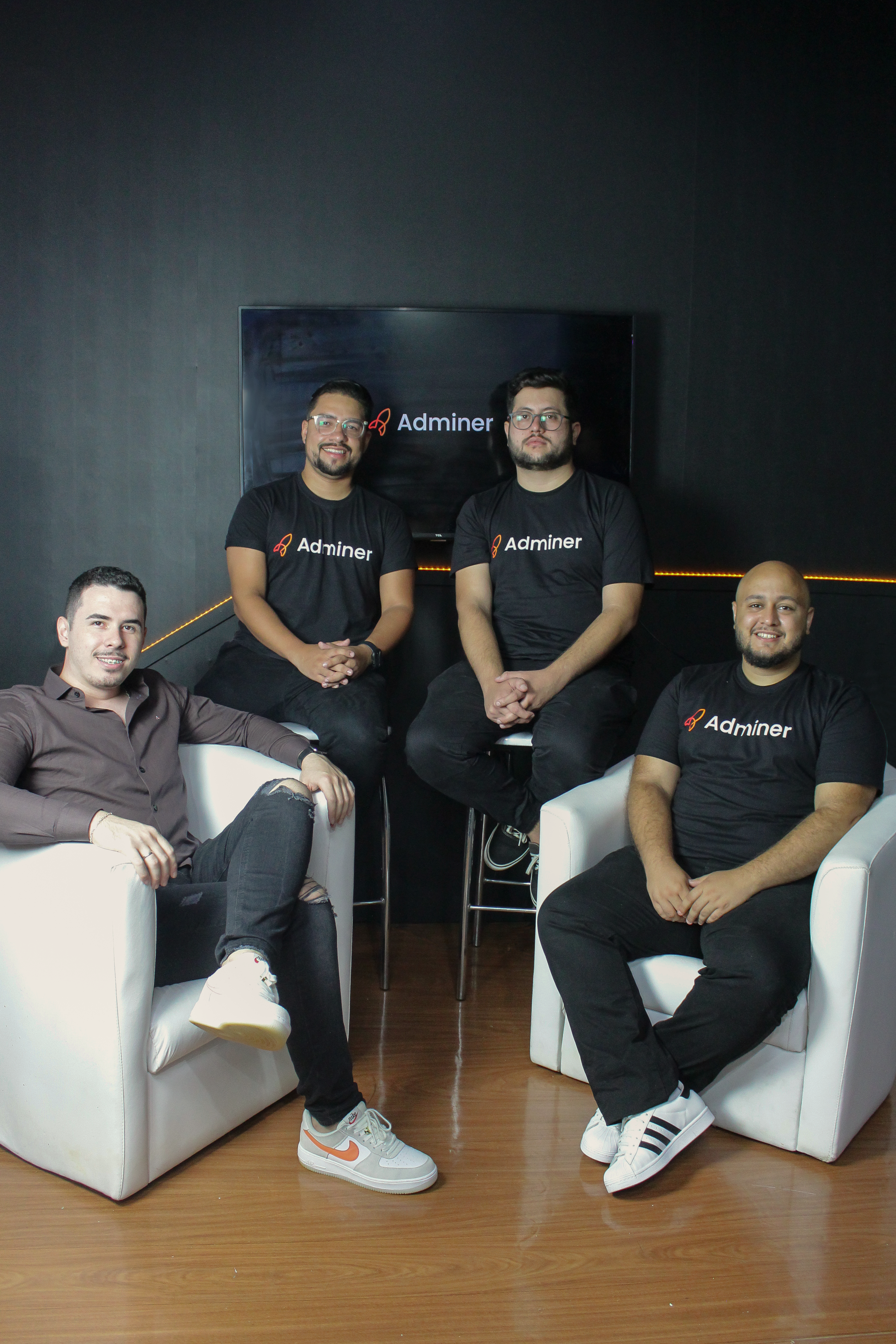 Renan Nogueira - CEO Hackify
Italo Franco - CEO Adminer
Sidney Oliveira - CMO Adminer
Henrique Januário - CTO Adminer