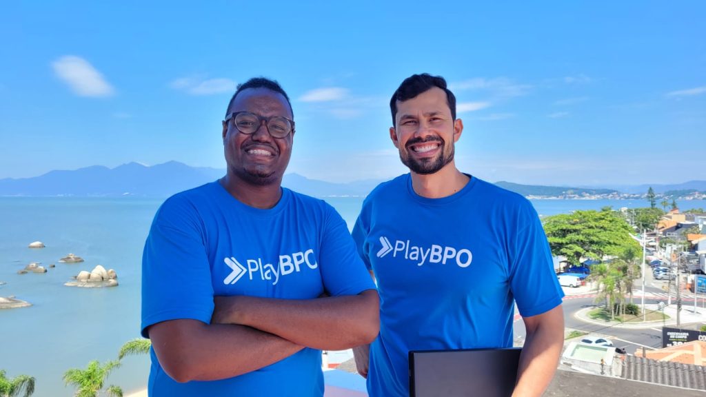 Lázuli Santos e José Marques, fundadores da PlayBPO