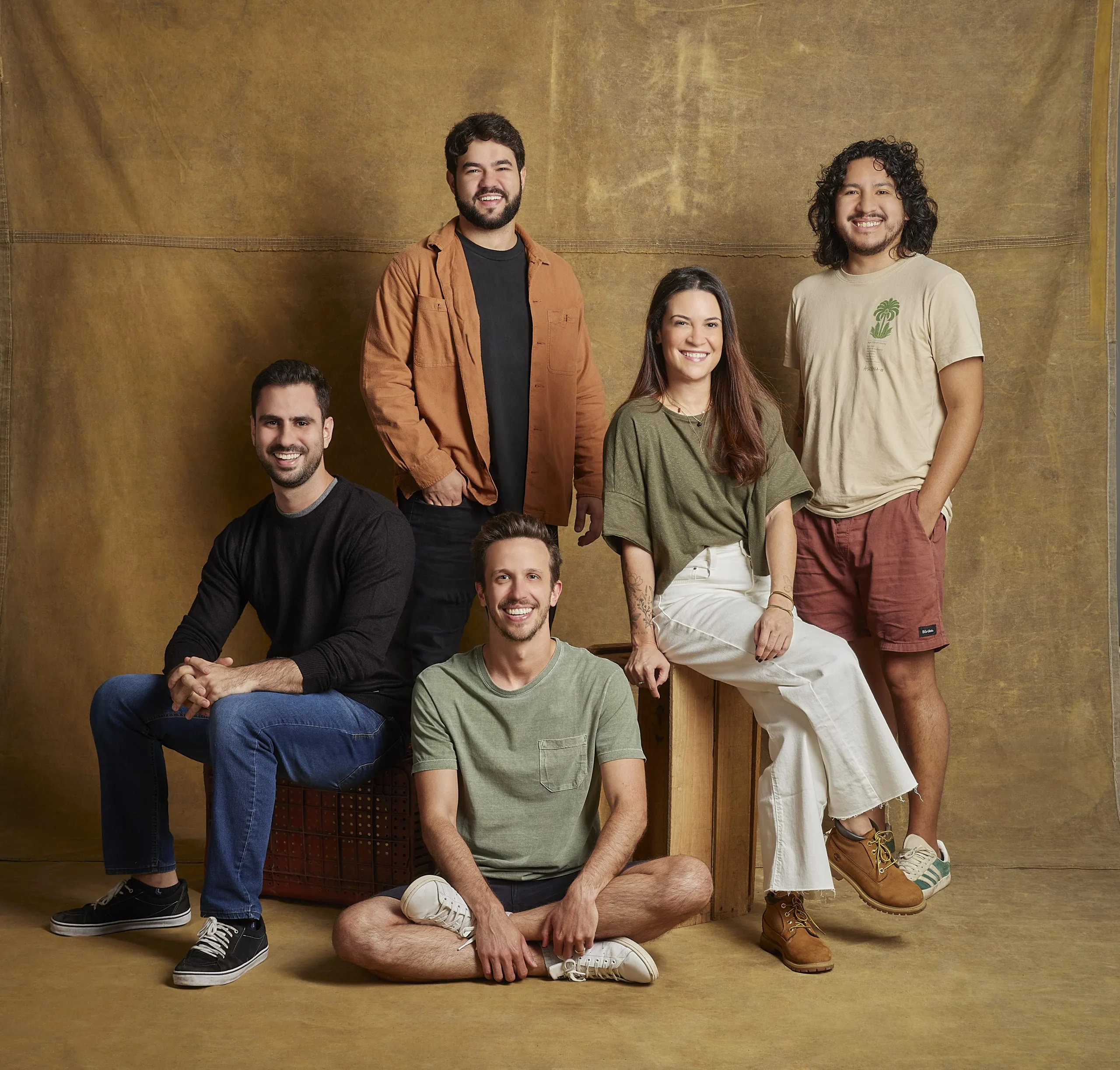 Yuri Janotti, Victor Bernardino, Bruno Mengatti, Luiza Batista e José Noblecilla, fundadores da Arado