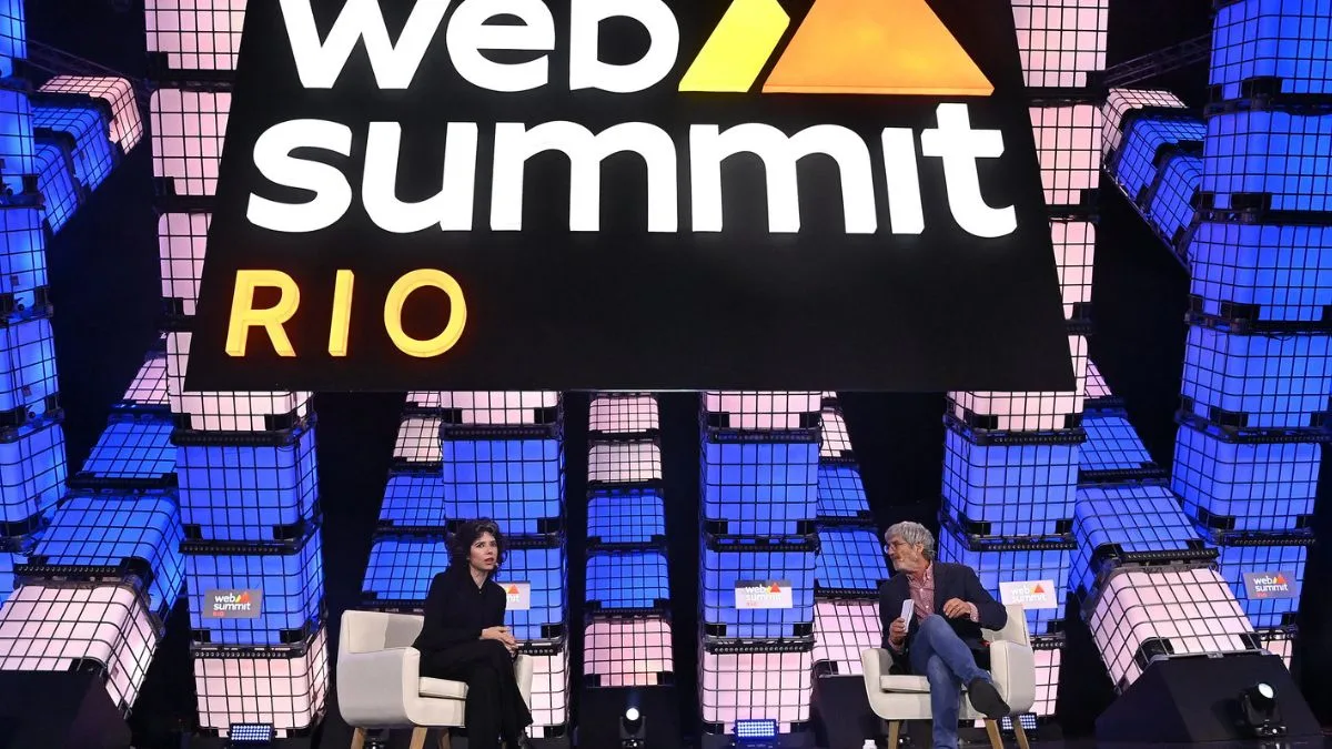 Presidente do Signal, Meredith Whittaker, fala à plateia durante o Web Summit Rio