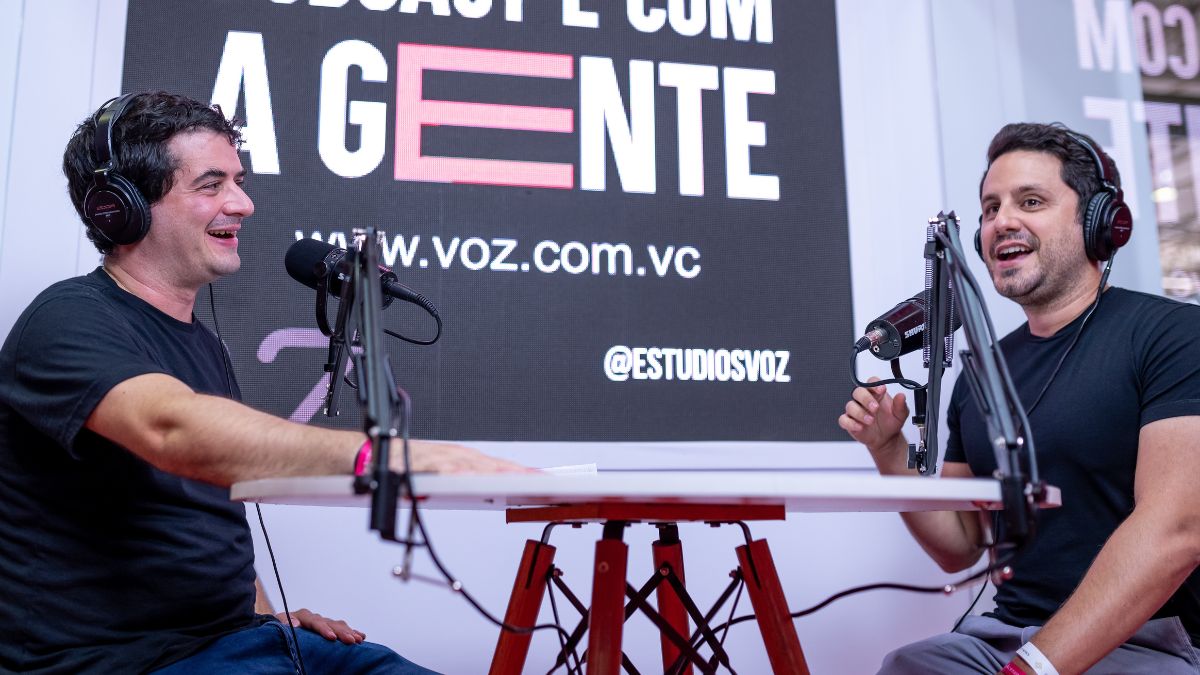 Gustavo Brigatto, fundador e editor-chefe do Startups, e JP Resende, fundador e CEO da Hotmart