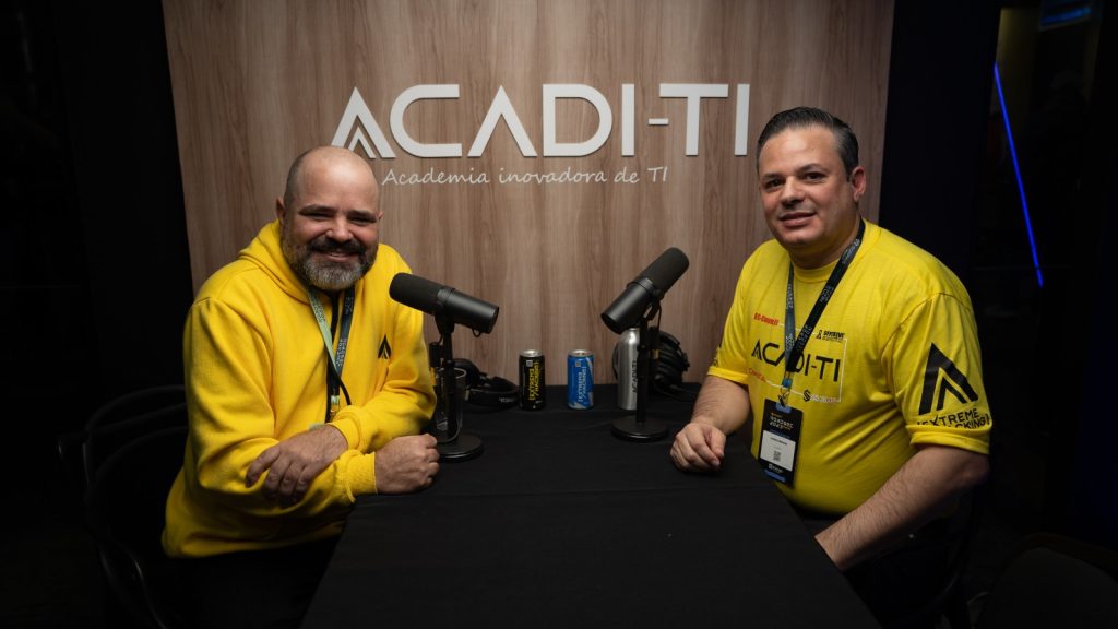 Marlon Luis Petry (à esq), fundador da Gila, e Leandro Mainardi, sócio e diretor de educação na Acadi-TI (Foto: Divulgação)