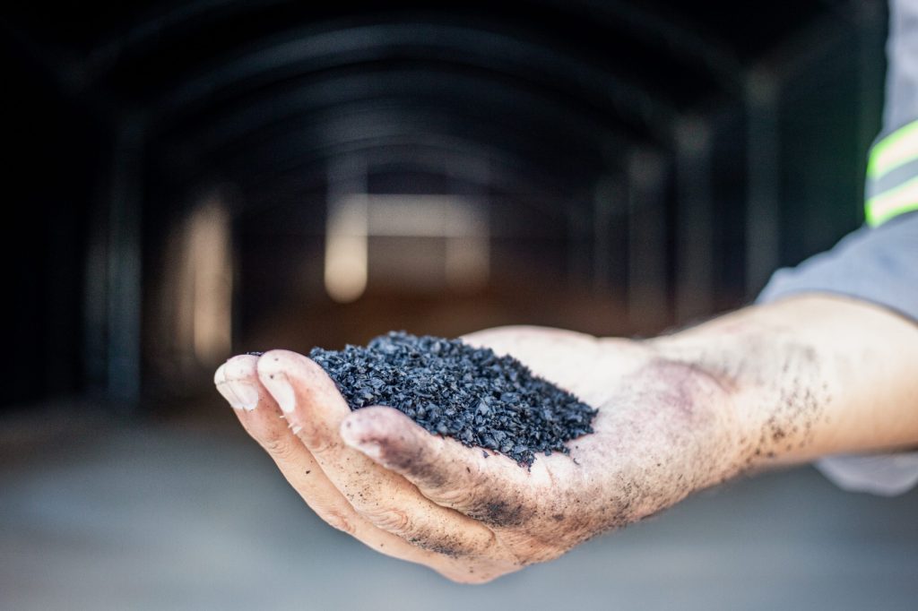 Biochar, também conhecido como biocarvão, produzido pela NetZero (Foto: Divulgação)