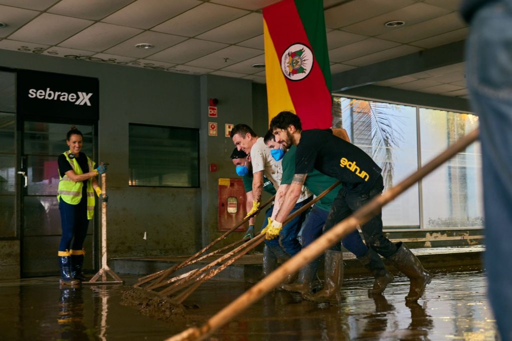 Mutirão de limpeza no instituto mobilizou mais de 300 pessoas (Foto: divulgação)