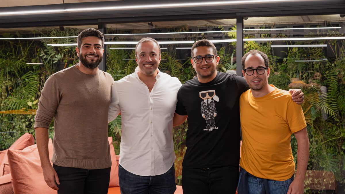 Fundadores da Strm, Fernando Gabriel e Thiago Lobão, com os sócios Henrique & Juliano (Foto: Divulgação)